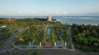 Miri Şehri 'nin ünlü plajları, nehirleri, şehirleri ve manzaralı çevresiyle Landmark ve Turist Çekim alanları