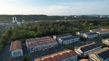 Miri Şehri 'nin ünlü plajları, nehirleri, şehirleri ve manzaralı çevresiyle Landmark ve Turist Çekim alanları