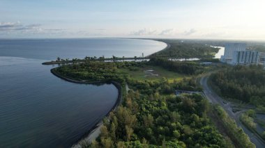 Miri Şehri 'nin ünlü plajları, nehirleri, şehirleri ve manzaralı çevresiyle Landmark ve Turist Çekim alanları