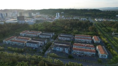 Miri Şehri 'nin ünlü plajları, nehirleri, şehirleri ve manzaralı çevresiyle Landmark ve Turist Çekim alanları