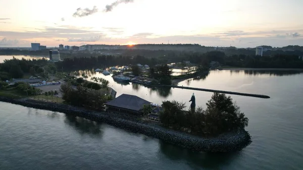 Miri Şehri 'nin ünlü plajları, nehirleri, şehirleri ve manzaralı çevresiyle Landmark ve Turist Çekim alanları
