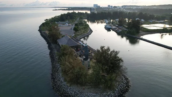Miri Şehri 'nin ünlü plajları, nehirleri, şehirleri ve manzaralı çevresiyle Landmark ve Turist Çekim alanları