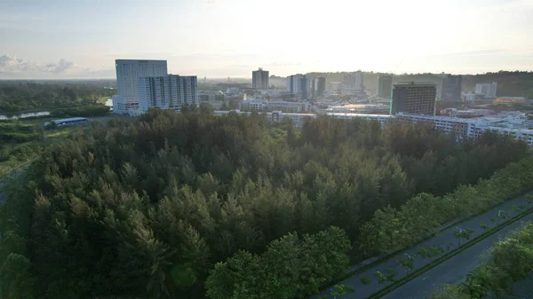 Miri Şehri 'nin ünlü plajları, nehirleri, şehirleri ve manzaralı çevresiyle Landmark ve Turist Çekim alanları