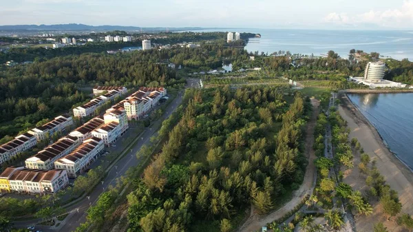 Miri Şehri 'nin ünlü plajları, nehirleri, şehirleri ve manzaralı çevresiyle Landmark ve Turist Çekim alanları