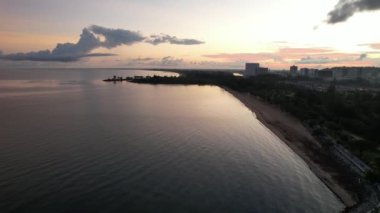 Miri Şehri 'nin ünlü plajları, nehirleri, şehirleri ve manzaralı çevresiyle Landmark ve Turist Çekim alanları