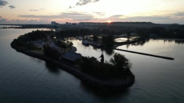 Miri Şehri 'nin ünlü plajları, nehirleri, şehirleri ve manzaralı çevresiyle Landmark ve Turist Çekim alanları