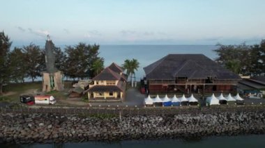 Miri Şehri 'nin ünlü plajları, nehirleri, şehirleri ve manzaralı çevresiyle Landmark ve Turist Çekim alanları