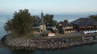 Miri Şehri 'nin ünlü plajları, nehirleri, şehirleri ve manzaralı çevresiyle Landmark ve Turist Çekim alanları