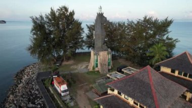 Miri Şehri 'nin ünlü plajları, nehirleri, şehirleri ve manzaralı çevresiyle Landmark ve Turist Çekim alanları