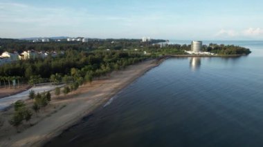 Miri Şehri 'nin ünlü plajları, nehirleri, şehirleri ve manzaralı çevresiyle Landmark ve Turist Çekim alanları