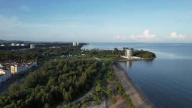 Miri Şehri 'nin ünlü plajları, nehirleri, şehirleri ve manzaralı çevresiyle Landmark ve Turist Çekim alanları