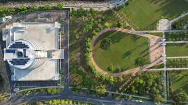 Miri Şehri 'nin ünlü plajları, nehirleri, şehirleri ve manzaralı çevresiyle Landmark ve Turist Çekim alanları