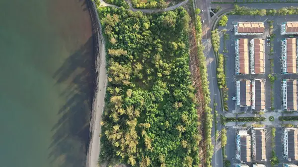 Miri Şehri 'nin ünlü plajları, nehirleri, şehirleri ve manzaralı çevresiyle Landmark ve Turist Çekim alanları