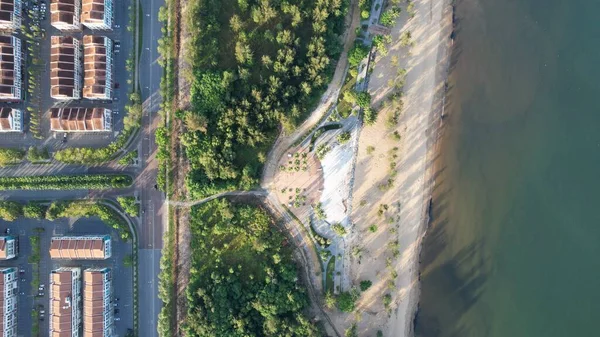 Miri Şehri 'nin ünlü plajları, nehirleri, şehirleri ve manzaralı çevresiyle Landmark ve Turist Çekim alanları