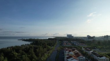 Miri Şehri 'nin ünlü plajları, nehirleri, şehirleri ve manzaralı çevresiyle Landmark ve Turist Çekim alanları