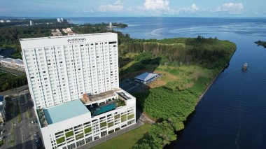 Miri Şehri 'nin ünlü plajları, nehirleri, şehirleri ve manzaralı çevresiyle Landmark ve Turist Çekim alanları