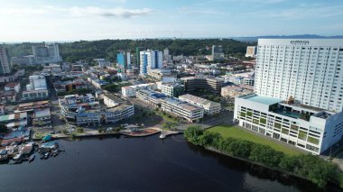 Miri Şehri 'nin ünlü plajları, nehirleri, şehirleri ve manzaralı çevresiyle Landmark ve Turist Çekim alanları