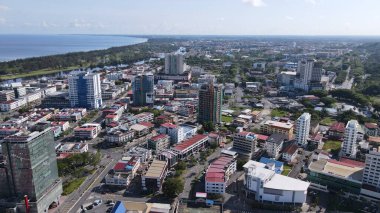 Miri Şehri 'nin ünlü plajları, nehirleri, şehirleri ve manzaralı çevresiyle Landmark ve Turist Çekim alanları