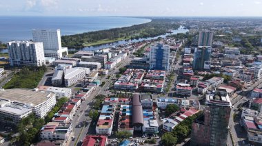 Miri Şehri 'nin ünlü plajları, nehirleri, şehirleri ve manzaralı çevresiyle Landmark ve Turist Çekim alanları