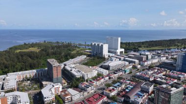 Miri Şehri 'nin ünlü plajları, nehirleri, şehirleri ve manzaralı çevresiyle Landmark ve Turist Çekim alanları