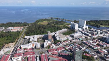 Miri Şehri 'nin ünlü plajları, nehirleri, şehirleri ve manzaralı çevresiyle Landmark ve Turist Çekim alanları