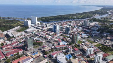 Miri Şehri 'nin ünlü plajları, nehirleri, şehirleri ve manzaralı çevresiyle Landmark ve Turist Çekim alanları
