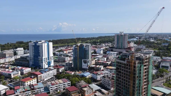 Miri Şehri 'nin ünlü plajları, nehirleri, şehirleri ve manzaralı çevresiyle Landmark ve Turist Çekim alanları