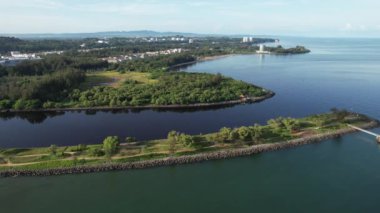 Miri Şehri 'nin ünlü plajları, nehirleri, şehirleri ve manzaralı çevresiyle Landmark ve Turist Çekim alanları
