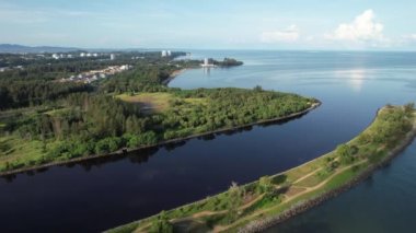 Miri Şehri 'nin ünlü plajları, nehirleri, şehirleri ve manzaralı çevresiyle Landmark ve Turist Çekim alanları