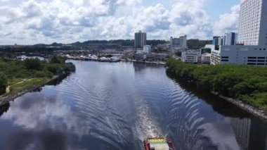 Miri Şehri 'nin ünlü plajları, nehirleri, şehirleri ve manzaralı çevresiyle Landmark ve Turist Çekim alanları