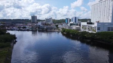 Miri Şehri 'nin ünlü plajları, nehirleri, şehirleri ve manzaralı çevresiyle Landmark ve Turist Çekim alanları