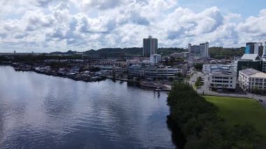 Miri Şehri 'nin ünlü plajları, nehirleri, şehirleri ve manzaralı çevresiyle Landmark ve Turist Çekim alanları