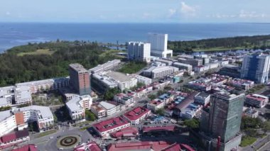 Miri Şehri 'nin ünlü plajları, nehirleri, şehirleri ve manzaralı çevresiyle Landmark ve Turist Çekim alanları