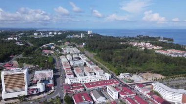 Miri Şehri 'nin ünlü plajları, nehirleri, şehirleri ve manzaralı çevresiyle Landmark ve Turist Çekim alanları