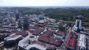 Miri Şehri 'nin ünlü plajları, nehirleri, şehirleri ve manzaralı çevresiyle Landmark ve Turist Çekim alanları