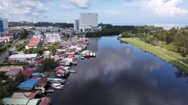 Miri Şehri 'nin ünlü plajları, nehirleri, şehirleri ve manzaralı çevresiyle Landmark ve Turist Çekim alanları