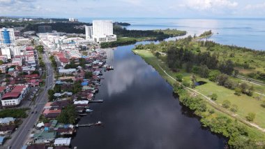 Miri Şehri 'nin ünlü plajları, nehirleri, şehirleri ve manzaralı çevresiyle Landmark ve Turist Çekim alanları