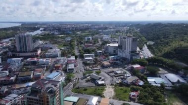 Miri Şehri 'nin ünlü plajları, nehirleri, şehirleri ve manzaralı çevresiyle Landmark ve Turist Çekim alanları