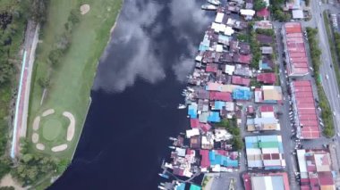 Miri Şehri 'nin ünlü plajları, nehirleri, şehirleri ve manzaralı çevresiyle Landmark ve Turist Çekim alanları