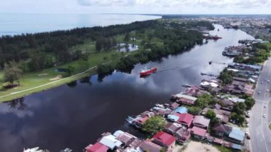 Miri Şehri 'nin ünlü plajları, nehirleri, şehirleri ve manzaralı çevresiyle Landmark ve Turist Çekim alanları