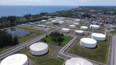 Miri Şehri 'nin ünlü plajları, nehirleri, şehirleri ve manzaralı çevresiyle Landmark ve Turist Çekim alanları