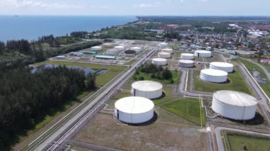 Miri Şehri 'nin ünlü plajları, nehirleri, şehirleri ve manzaralı çevresiyle Landmark ve Turist Çekim alanları