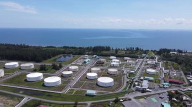 Miri Şehri 'nin ünlü plajları, nehirleri, şehirleri ve manzaralı çevresiyle Landmark ve Turist Çekim alanları