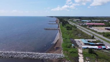 Miri Şehri 'nin ünlü plajları, nehirleri, şehirleri ve manzaralı çevresiyle Landmark ve Turist Çekim alanları