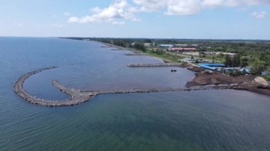 Miri Şehri 'nin ünlü plajları, nehirleri, şehirleri ve manzaralı çevresiyle Landmark ve Turist Çekim alanları