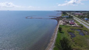 Miri Şehri 'nin ünlü plajları, nehirleri, şehirleri ve manzaralı çevresiyle Landmark ve Turist Çekim alanları
