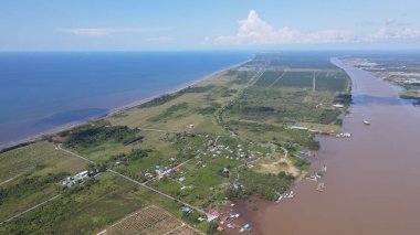 Miri Şehri 'nin ünlü plajları, nehirleri, şehirleri ve manzaralı çevresiyle Landmark ve Turist Çekim alanları