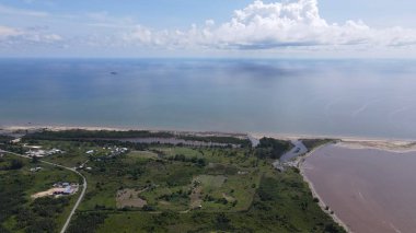Miri Şehri 'nin ünlü plajları, nehirleri, şehirleri ve manzaralı çevresiyle Landmark ve Turist Çekim alanları