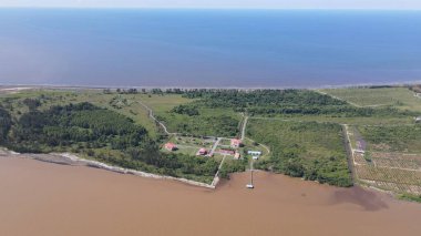 Miri Şehri 'nin ünlü plajları, nehirleri, şehirleri ve manzaralı çevresiyle Landmark ve Turist Çekim alanları