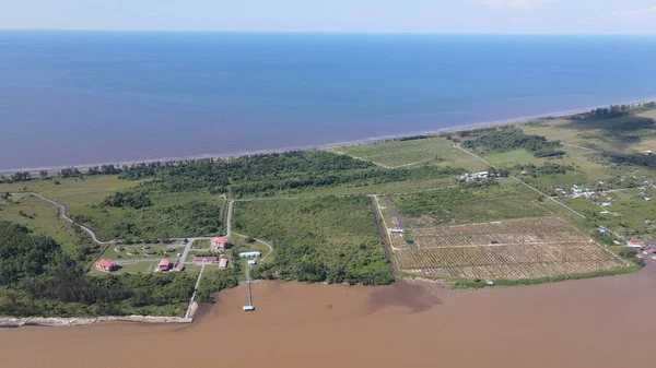 Miri Şehri 'nin ünlü plajları, nehirleri, şehirleri ve manzaralı çevresiyle Landmark ve Turist Çekim alanları